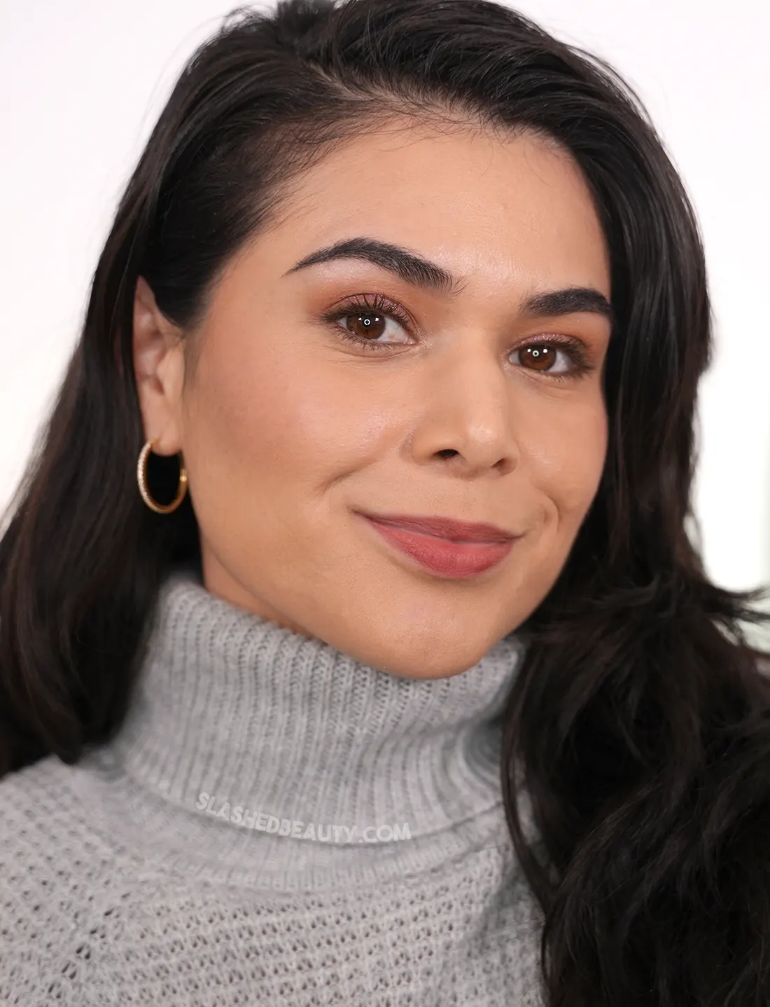 maybelline-super-stay-teddy-tint-skinnydip-blush | Slashed Beauty Miranda looking to camera wearing the Maybelline Super Stay Teddy Tint in Skinnydip as blush and lip color. | Slashed Beauty